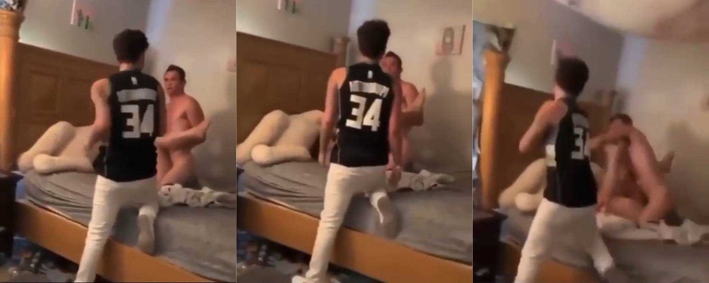 国外一老哥被抓奸 还在操着就被抓奸在床 人家老公都打到床上了他还舍不得拔出来