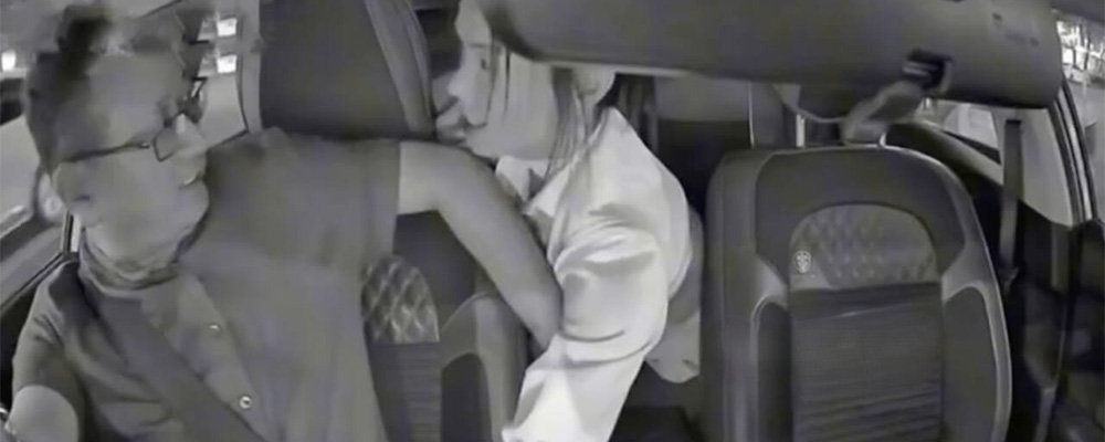 世界之大无奇不有 滴滴车主眼镜大叔遇到制服美女没钱付车费给大叔撸屌摸奶后续