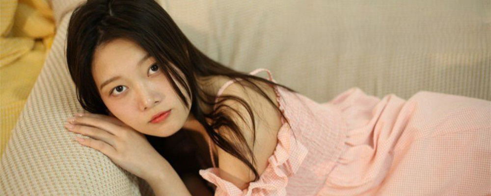 每个女孩子都有不为人知的一面 高颜值模特张雨婷宾馆大尺度私拍视频流出