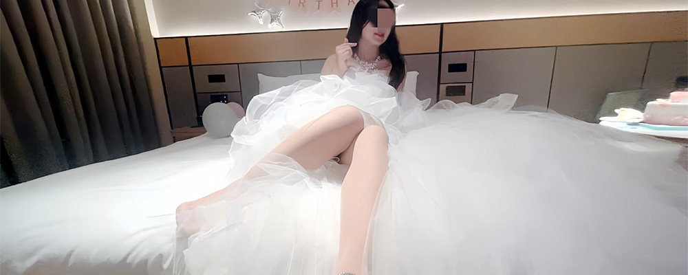 海角乱伦大神   生日当天姐姐穿上婚纱 酒后在婚房潮喷不断 吞下我全部精液