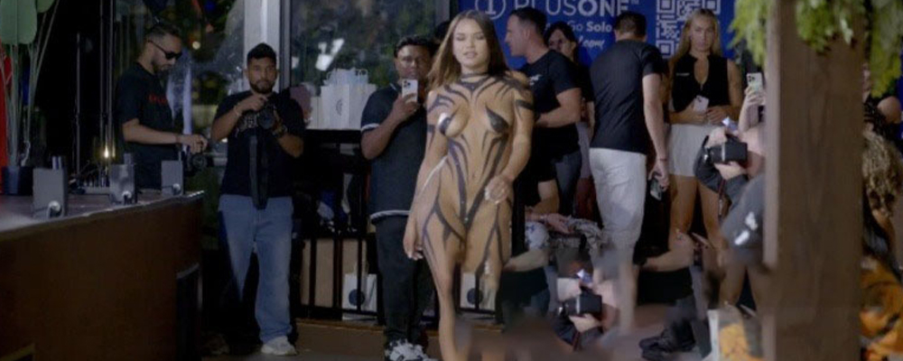 2025迈阿密泳装时装周盛大开启  身材曼妙模特近乎一丝不挂展示完美身材于T台上