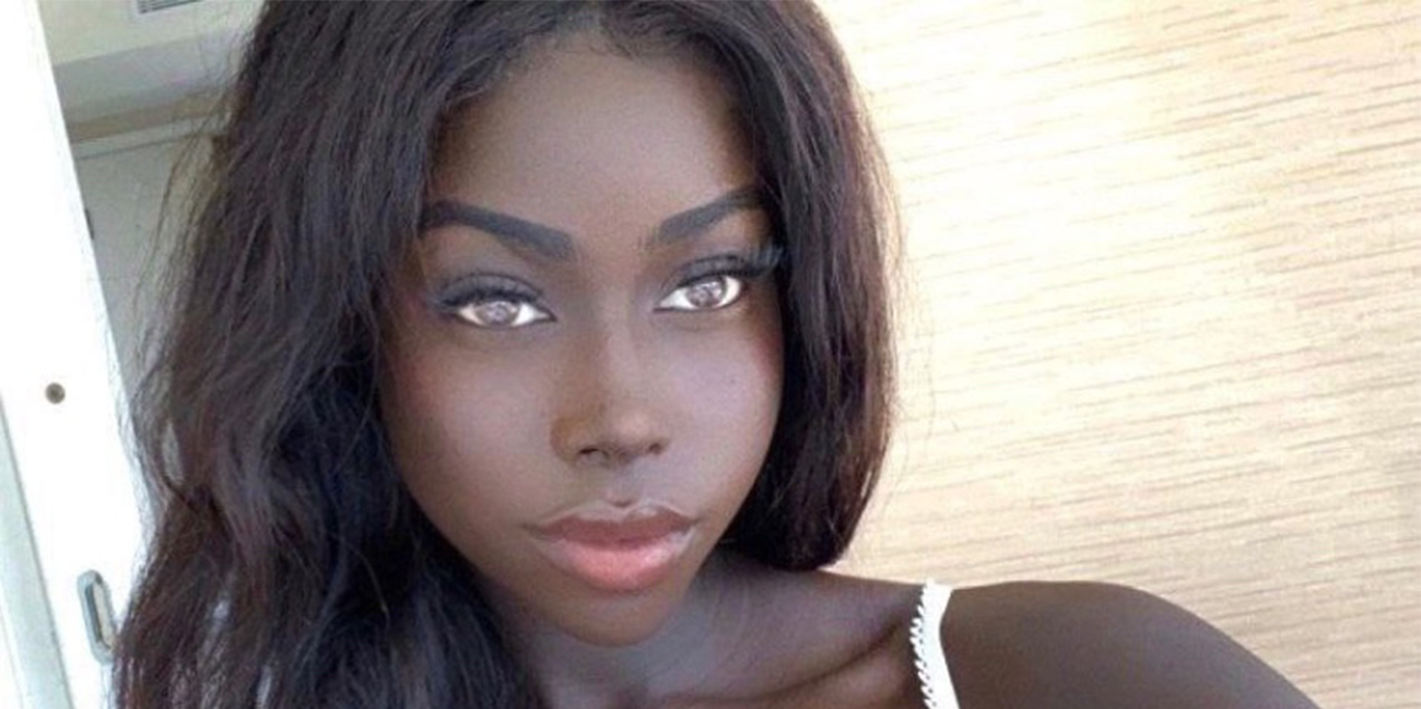 极品黑珍珠被后入爆操 皮肤黑的发亮 无毛骚逼黑里透红 欧美男人梦寐已求都想插入!你下得去屌吗?