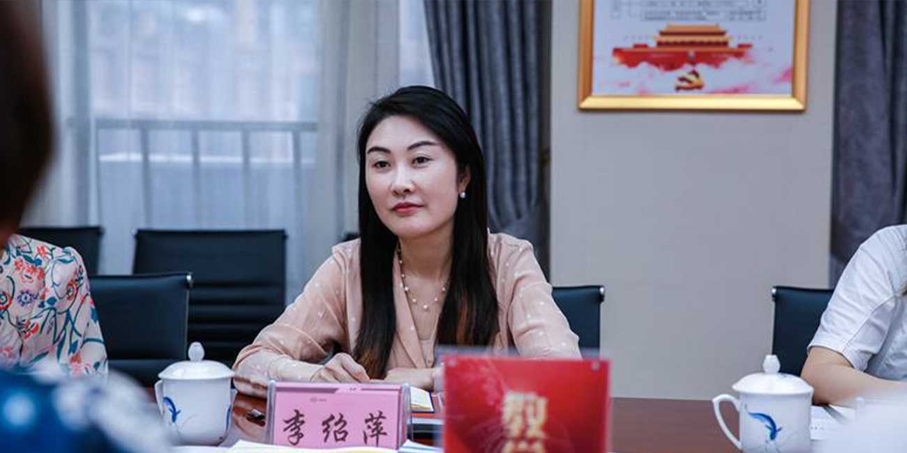 热门大瓜!!长沙雨花区商务局局长李绍萍 被曝包养小奶狗!聊天甚是饥渴